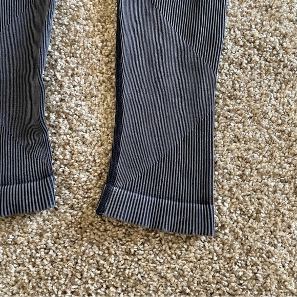 Senita Athletics Crop Seamless Leggings Women’s Large Gray Vintage Washed Ribbed - Picture 6 of 12